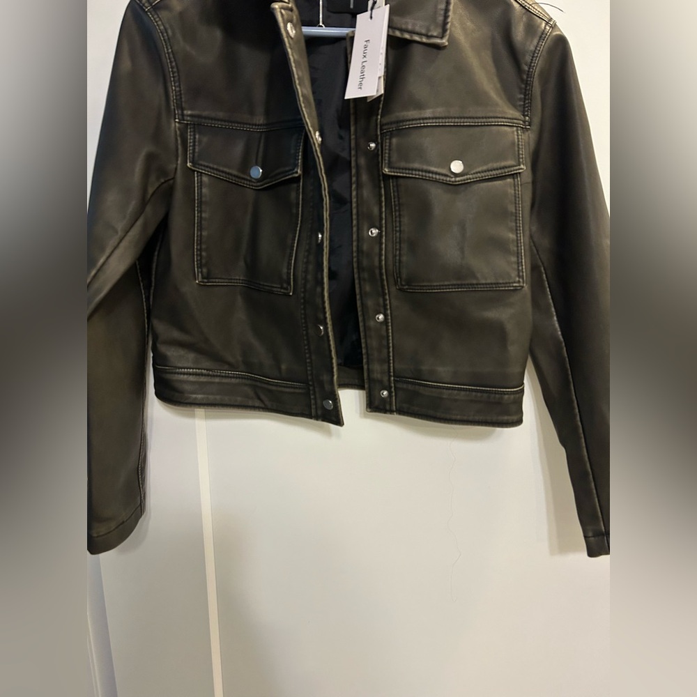 NWT T Tahari Faux Leather Cropped Jacket - Picture 4 of 11
